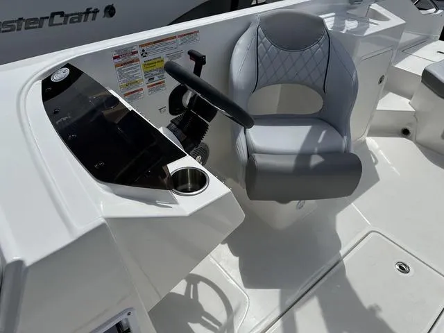 Slide: The Image of Bayliner D22I 2025 - 38