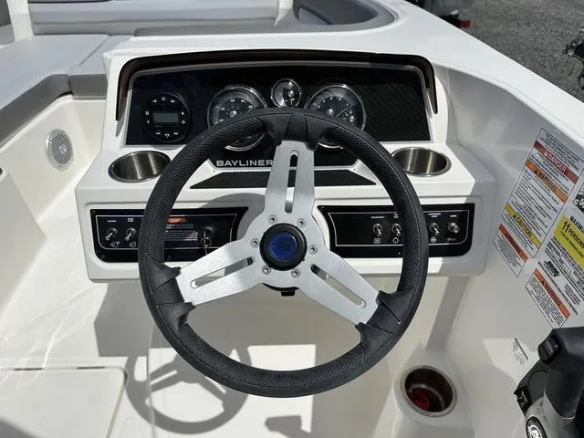Slide: The Image of Bayliner D22I 2025 - 41