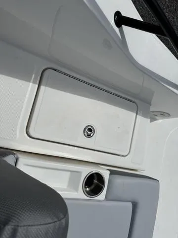 Slide: The Image of Bayliner D22I 2025 - 43