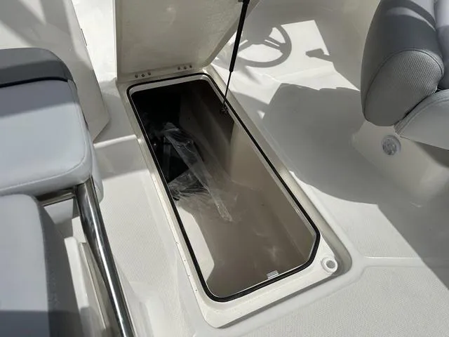 Slide: The Image of Bayliner D22I 2025 - 45