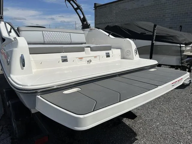 Slide: The Image of Bayliner D22I 2025 - 5