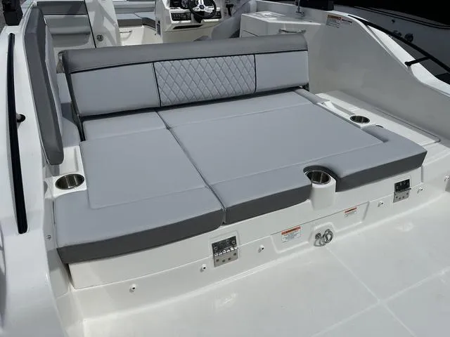 Slide: The Image of Bayliner D22I 2025 - 9