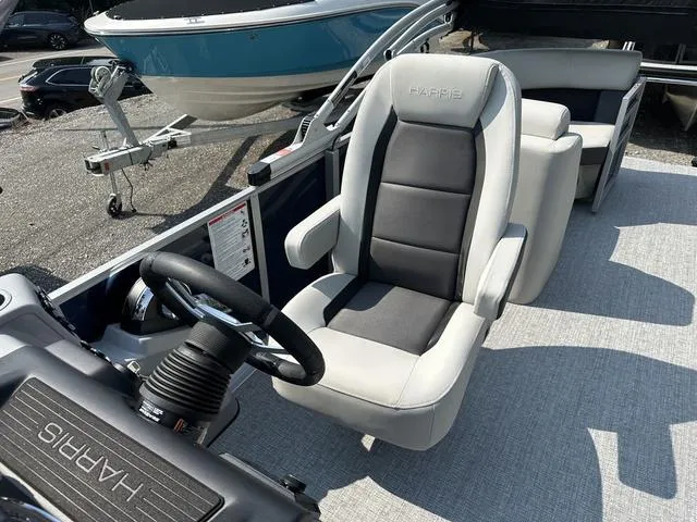 Slide: The Image of Harris Cruiser 230 CWDH 2pc 2025 - 16