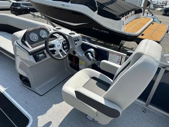 Slide: The Image of Harris Cruiser 230 CWDH 2pc 2025 - 17