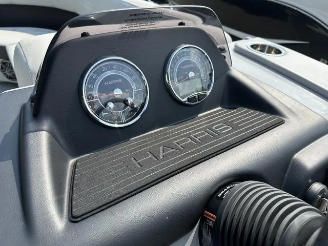 Slide: The Image of Harris Cruiser 230 CWDH 2pc 2025 - 19