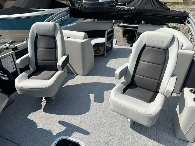 Slide: The Image of Harris Cruiser 230 CWDH 2pc 2025 - 23