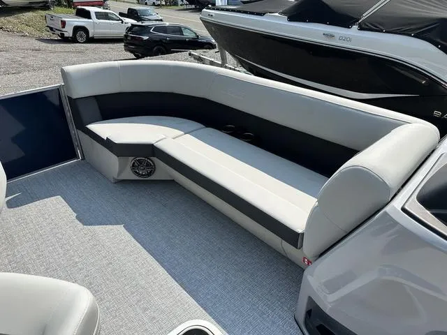 Slide: The Image of Harris Cruiser 230 CWDH 2pc 2025 - 26