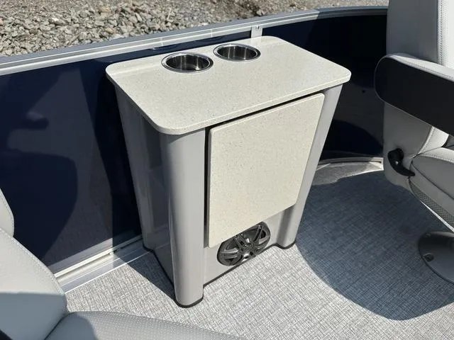 Slide: The Image of Harris Cruiser 230 CWDH 2pc 2025 - 27