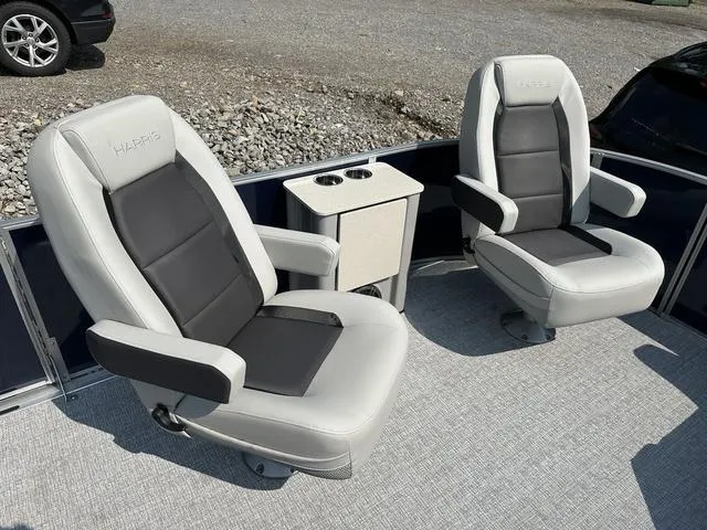 Slide: The Image of Harris Cruiser 230 CWDH 2pc 2025 - 28