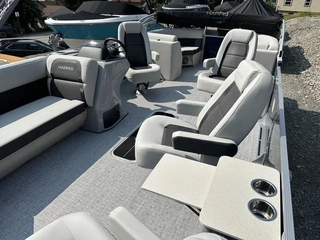 Slide: The Image of Harris Cruiser 230 CWDH 2pc 2025 - 4