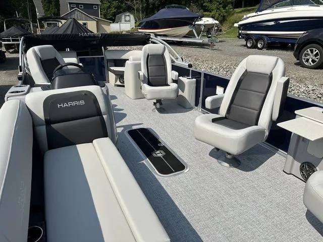 Slide: The Image of Harris Cruiser 230 CWDH 2pc 2025 - 6