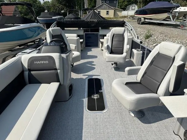 Slide: The Image of Harris Cruiser 230 CWDH 2pc 2025 - 8