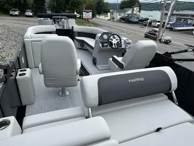 Slide: The Image of Harris Cruiser 210 SLDH 2025 - 10