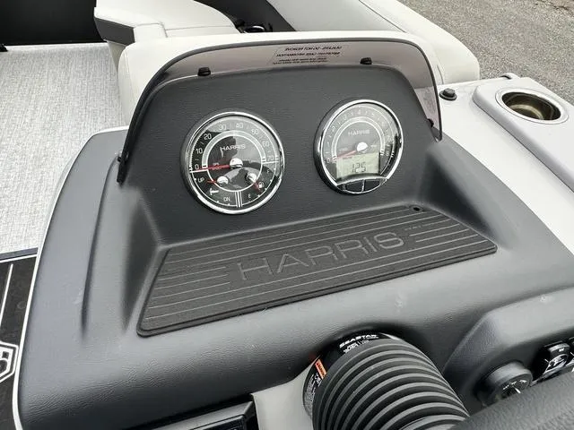 Slide: The Image of Harris Cruiser 210 SLDH 2025 - 18