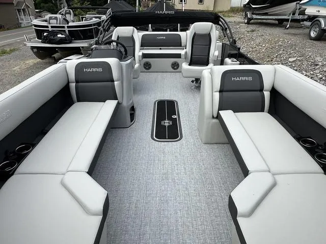 Slide: The Image of Harris Cruiser 210 SLDH 2025 - 2