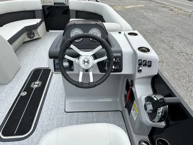 Slide: The Image of Harris Cruiser 210 SLDH 2025 - 20