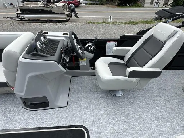 Slide: The Image of Harris Cruiser 210 SLDH 2025 - 22