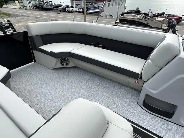 Slide: The Image of Harris Cruiser 210 SLDH 2025 - 27