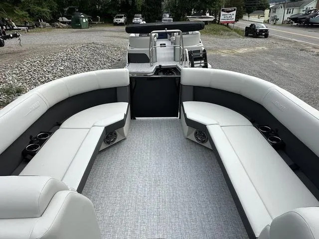 Slide: The Image of Harris Cruiser 210 SLDH 2025 - 3