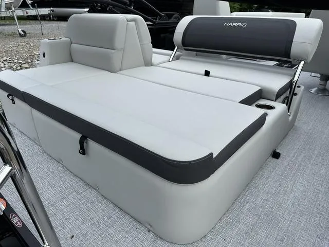 Slide: The Image of Harris Cruiser 210 SLDH 2025 - 32