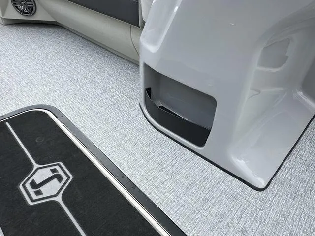 Slide: The Image of Harris Cruiser 210 SLDH 2025 - 33