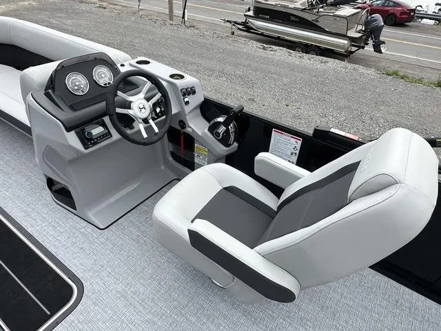 Slide: The Image of Harris Cruiser 210 SLDH 2025 - 35