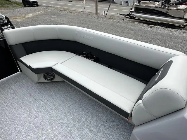 Slide: The Image of Harris Cruiser 210 SLDH 2025 - 4