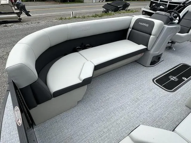 Slide: The Image of Harris Cruiser 210 SLDH 2025 - 5