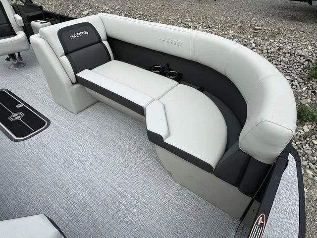 Slide: The Image of Harris Cruiser 210 SLDH 2025 - 6