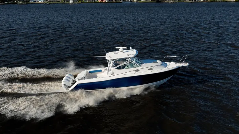 Slide: The Image of 2015 Stamas 390 Aegean boat cruising on open water, side view. - 15