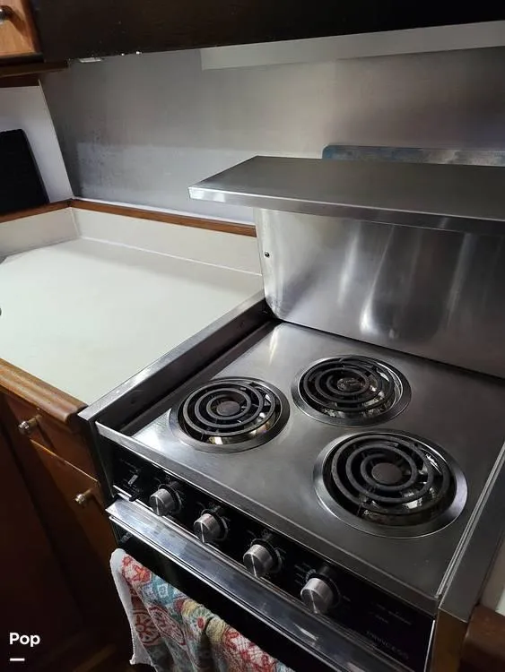 Slide: The Image of 1994 Bayliner 4587 for sale in Marlboro, NY - 7