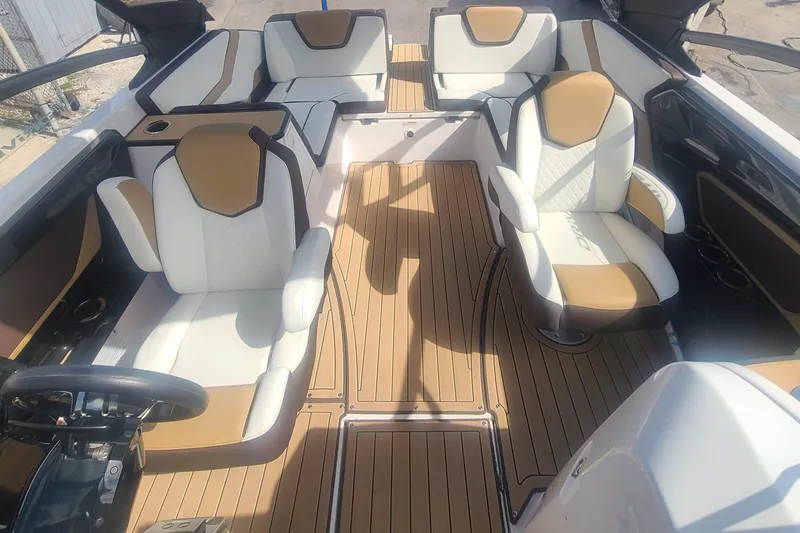 Slide: The Image of 2021 Yamaha Boats 252SE interior with luxurious seating and sleek design. - 36