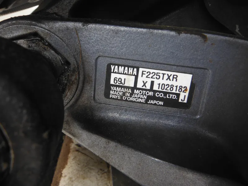 Slide: The Image of Yamaha F225TXR engine label on a 2007 Hurricane SD 237 boat. - 14
