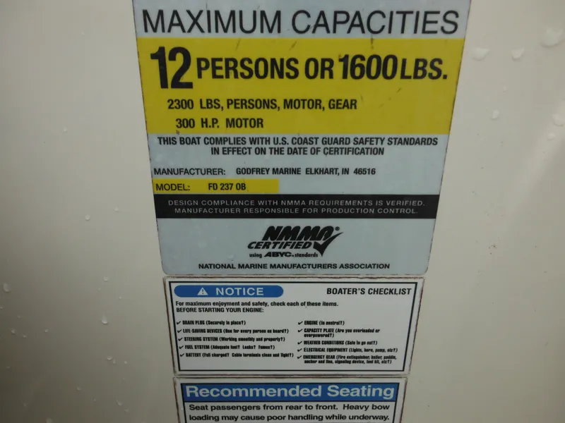 Slide: The Image of Capacity label for 2007 Hurricane SD 237 boat: 12 persons or 1600 lbs, 300 HP motor. - 21