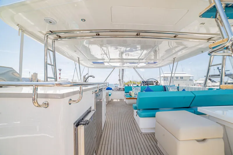 Slide: The Image of Expansive Flybridge - 55