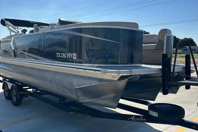 Slide: The Image of 2020 Avalon LSZ 2485 QL pontoon boat on trailer, side view. - 7
