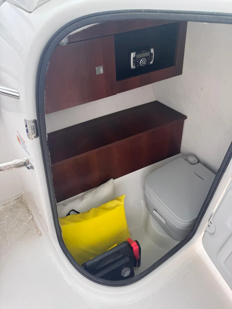 Slide: The Image of Robalo R227 Dual Console 2021 - 10