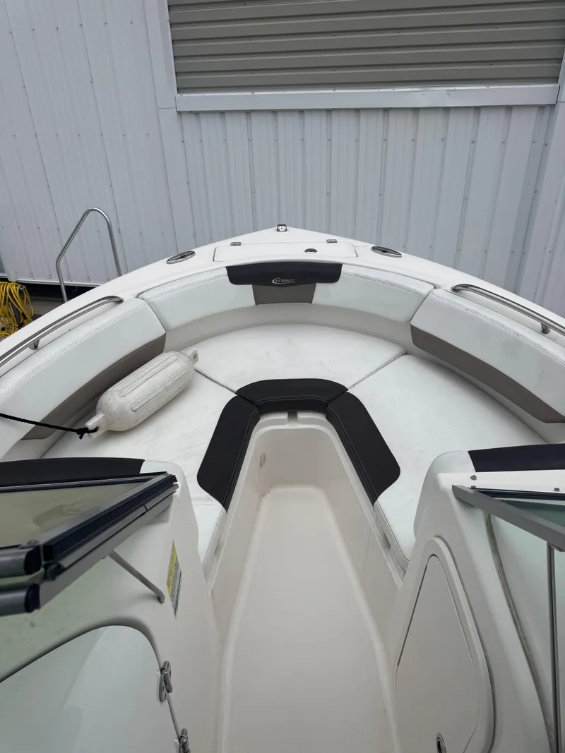 Slide: The Image of Robalo R227 Dual Console 2021 - 11