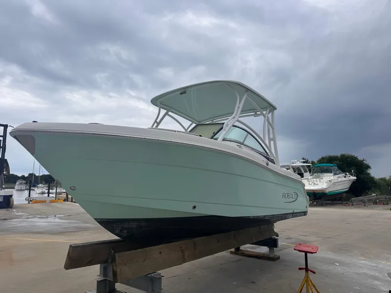 Slide: The Image of Robalo R227 Dual Console 2021 - 2