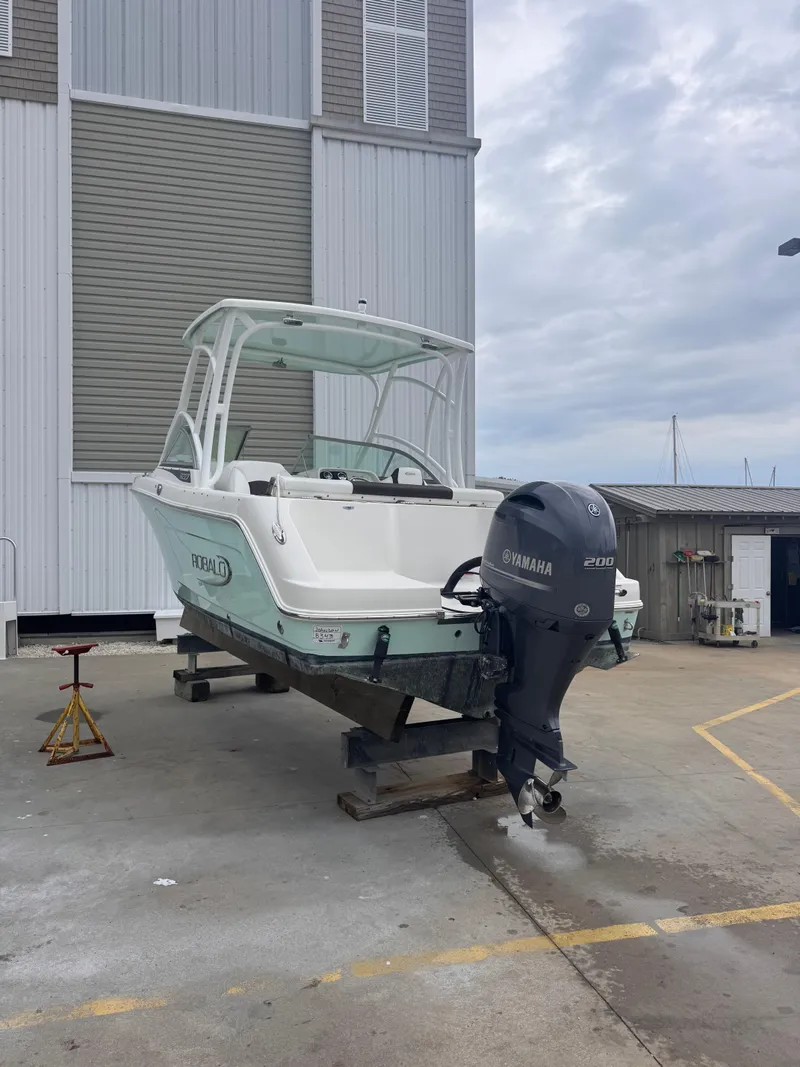 Slide: The Image of Robalo R227 Dual Console 2021 - 3