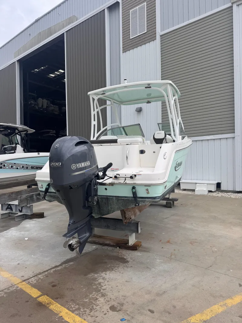 Slide: The Image of Robalo R227 Dual Console 2021 - 4