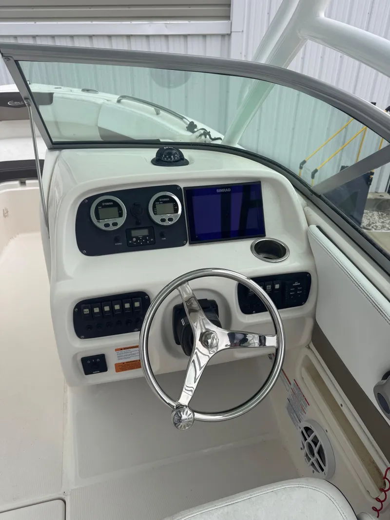 Slide: The Image of Robalo R227 Dual Console 2021 - 6