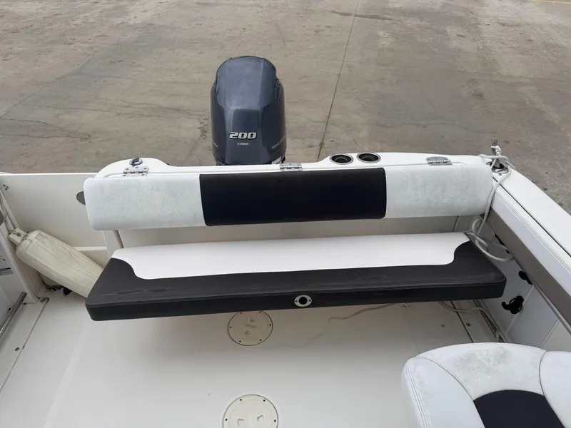 Slide: The Image of Robalo R227 Dual Console 2021 - 8