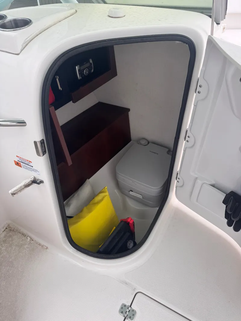 Slide: The Image of Robalo R227 Dual Console 2021 - 9