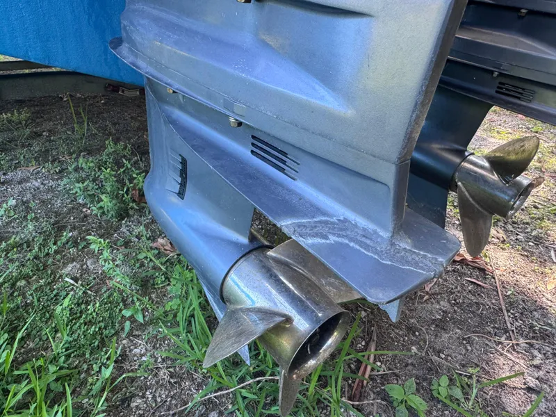 Slide: The Image of Propeller of 2011 Sea Fox 256 WA Voyager on grassy ground. - 27