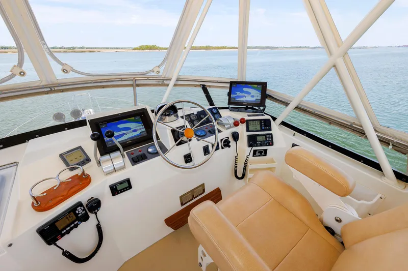 Slide: The Image of Flybridge - Helm - 12