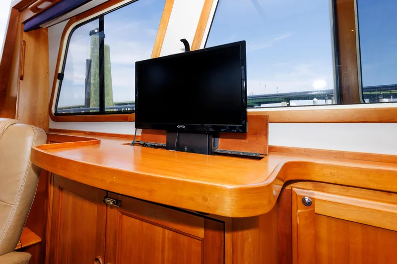 Slide: The Image of Salon - TV - 23