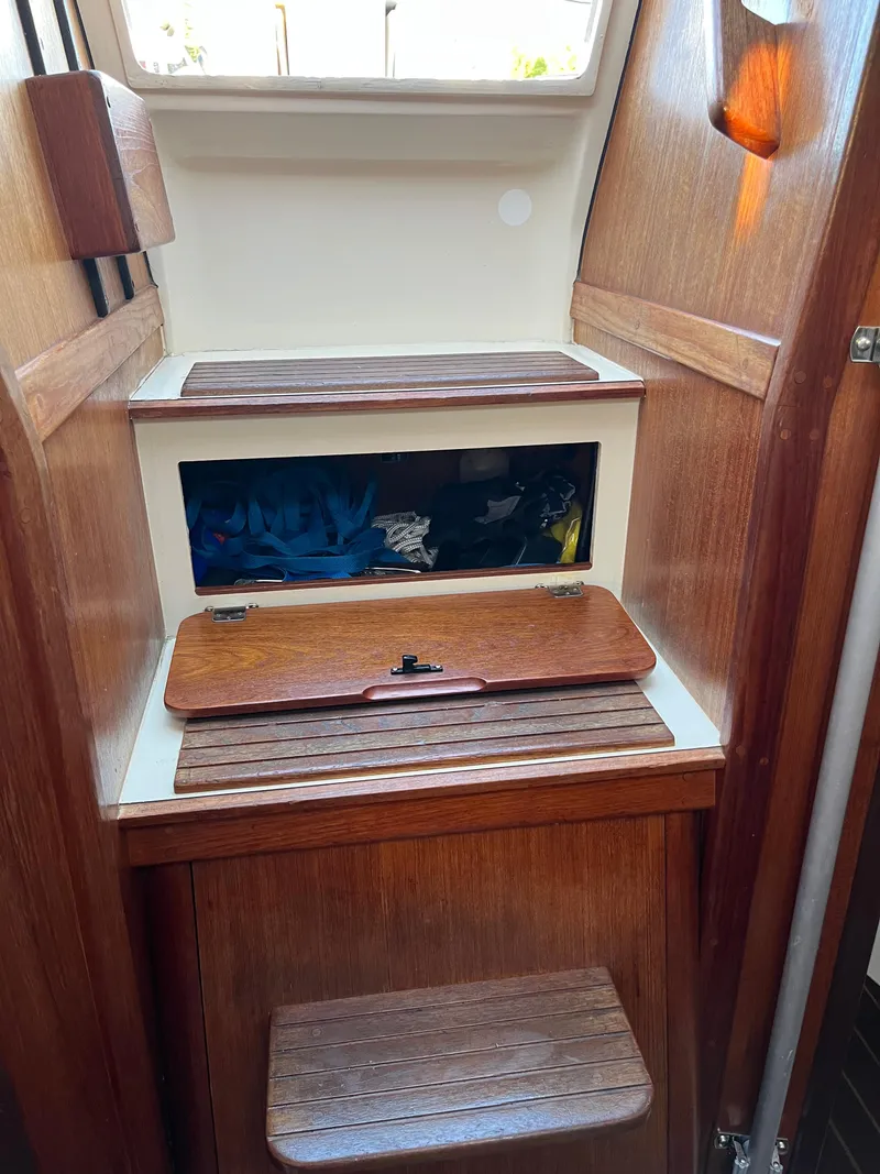 Slide: The Image of Hunter 336 1996 - 22