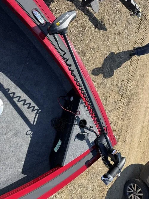 Slide: The Image of 2025 Tracker Targa V-18 WT boat with trolling motor on a sandy surface. - 7