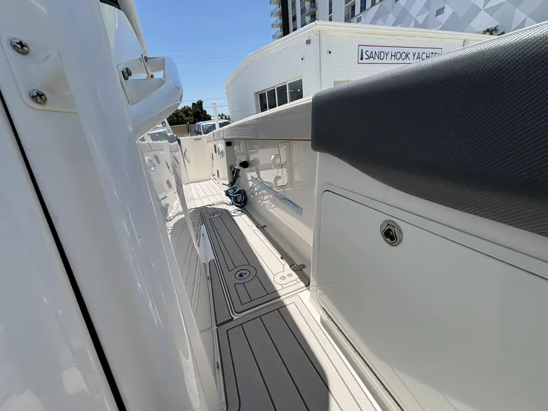 Slide: The Image of 2019 Wellcraft 262 Fisherman boat deck with sleek design and modern features. - 6